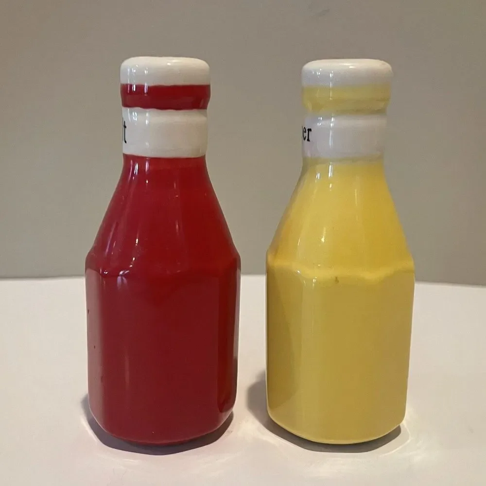 Ketchup Mustard Bottle Salt and Pepper‎ Shakers w Stoppers Kitschy Retro EUC